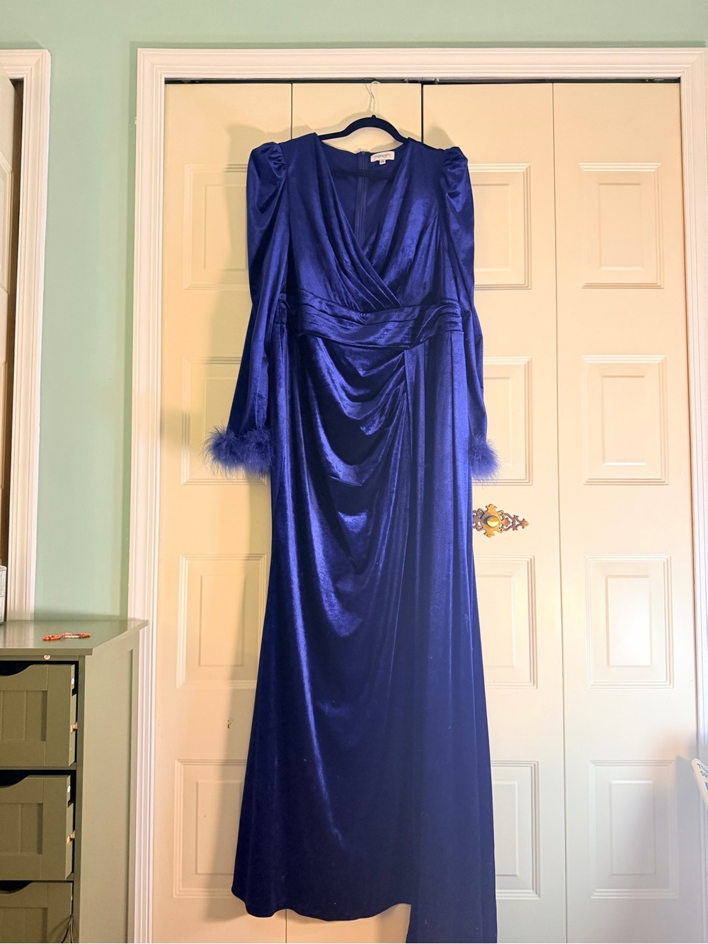 Elegant Blue Evening Dress with Feather Cuffs